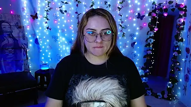 Snapshot of carol_20 chatting on 11-06-25, 02:37 carol 20 online show from 11-06-25, 02:37