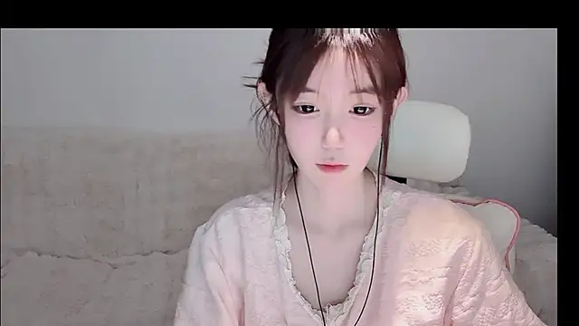 Xiao-runbao online show from 12-20-25, 02:53