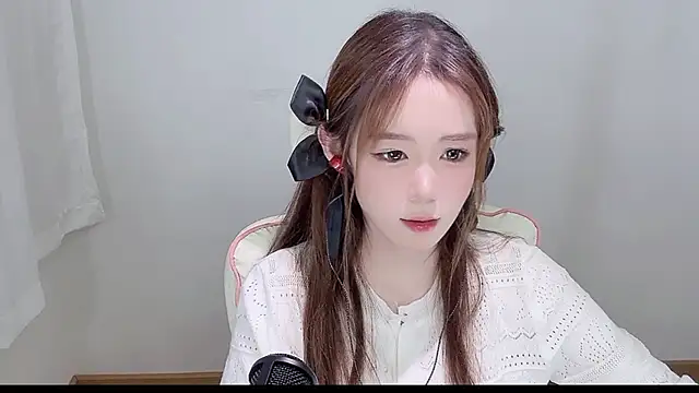 Snapshot of Xiao-runbao chatting on 09-25-25, 01:28 Xiao-runbao online show from 09-25-25, 01:28