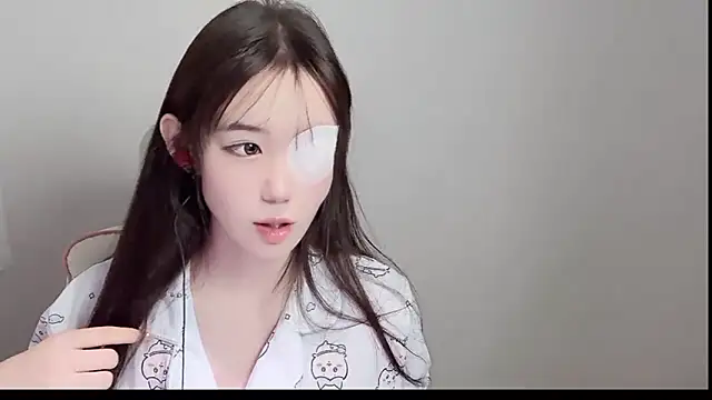 Snapshot of Xiao-runbao chatting on 10-14-25, 01:56 Xiao-runbao online show from 10-14-25, 01:56