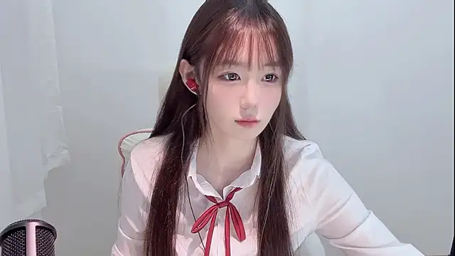 Snapshot of Xiao-runbao chatting on 10-22-25, 01:43 Xiao-runbao online show from 10-22-25, 01:43