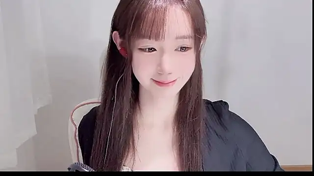 Snapshot of Xiao-runbao chatting on 10-16-25, 12:35 Xiao-runbao online show from 10-16-25, 12:35