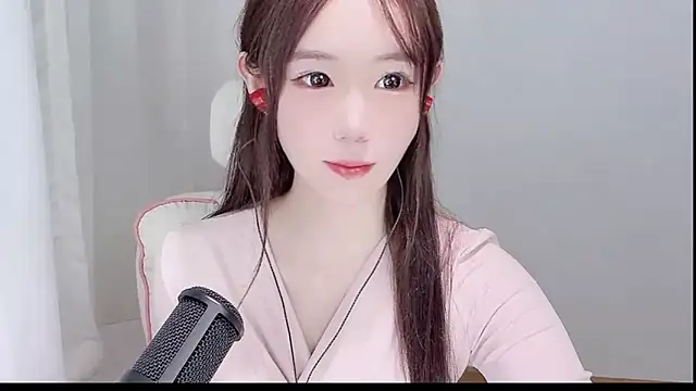 Snapshot of Xiao-runbao chatting on 10-12-25, 10:05 Xiao-runbao online show from 10-12-25, 10:05