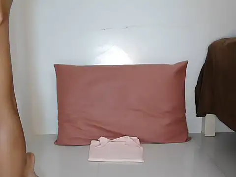 Islandarkgirl online show from 10-15-25, 01:04