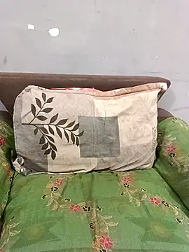 Daizy Shah online show from 04-10-26, 07:32