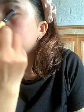 Snapshot of Lonnina chatting on 10-10-25, 02:01 Lonnina online show from 10-10-25, 02:01