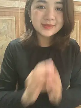 Snapshot of Lonnina chatting on 10-09-25, 01:39 Lonnina online show from 10-09-25, 01:39