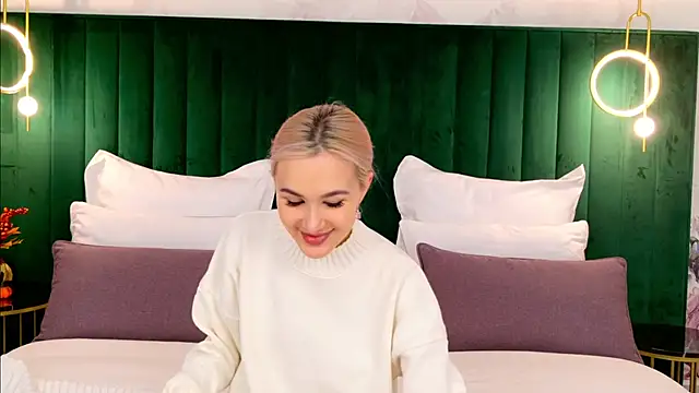 Snapshot of BarbieMilne chatting on 09-28-25, 03:08 BarbieMilne online show from 09-28-25, 03:08