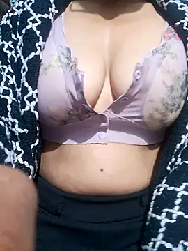 Snapshot of Your-sweety chatting on 12-23-25, 04:34 Your-sweety online show from 12-23-25, 04:34