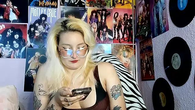 Avril Maria online show from 07-11-26, 10:32