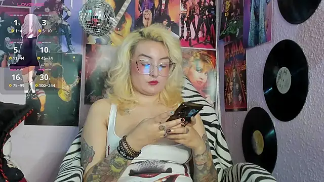 Avril Maria online show from 10-26-25, 10:32