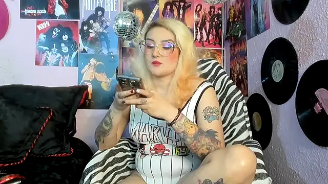 Snapshot of Avril_Maria chatting on 02-05-26, 06:37 Avril Maria online show from 02-05-26, 06:37