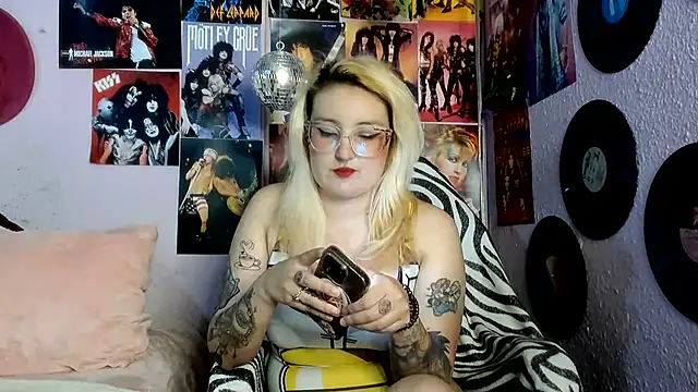 Avril Maria online show from 07-25-26, 07:20