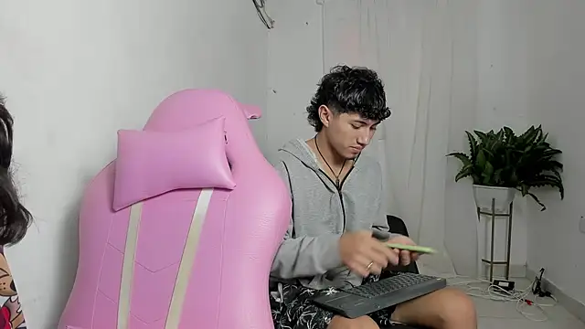 Laura and Kevin online show from 01-10-26, 07:42