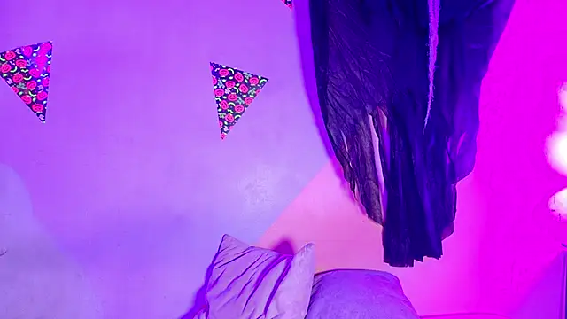 Laura and Kevin online show from 10-30-25, 01:31