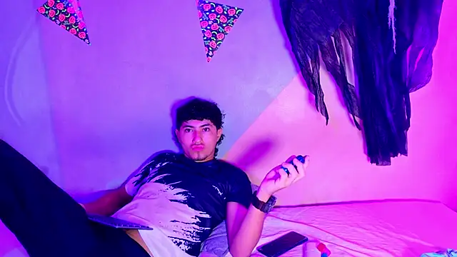 Laura and Kevin online show from 10-28-25, 01:43