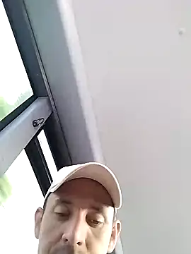 Snapshot of JuanD_vero chatting on 10-14-25, 03:23 JuanD vero online show from 10-14-25, 03:23