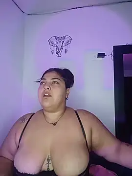 Snapshot of kendra_lil_evill chatting on 05-17-26, 10:37 kendra lil evill online show from 05-17-26, 10:37