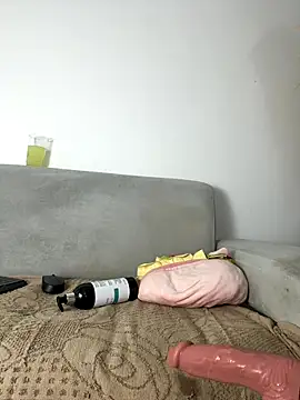 Snapshot of Miafisher_ chatting on 12-21-25, 03:19 Miafisher online show from 12-21-25, 03:19