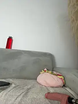 Snapshot of Miafisher_ chatting on 12-19-25, 12:36 Miafisher online show from 12-19-25, 12:36