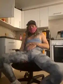 Snapshot of macmaddy8989 chatting on 02-22-26, 04:04 macmaddy8989 online show from 02-22-26, 04:04