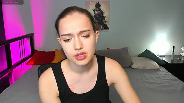 Alisa  Kelly online show from 10-22-25, 01:49