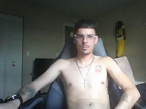 Snapshot of latinosatiro94 chatting on 09-30-25, 11:22 latinosatiro94 online show from 09-30-25, 11:22