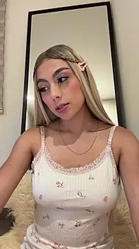 Snapshot of Tessa__Winslow chatting on 03-26-26, 05:17 Tessa Winslow online show from 03-26-26, 05:17