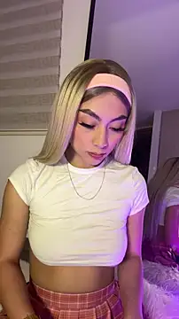 Snapshot of Tessa__Winslow chatting on 03-20-26, 04:57 Tessa Winslow online show from 03-20-26, 04:57