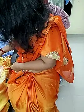 Snapshot of tamilmaha12 chatting on 10-22-25, 06:51 tamilmaha12 online show from 10-22-25, 06:51