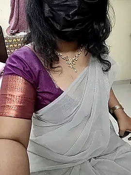 Snapshot of tamilmaha12 chatting on 10-31-25, 11:07 tamilmaha12 online show from 10-31-25, 11:07