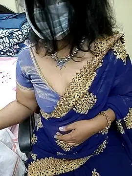 Snapshot of tamilmaha12 chatting on 11-08-25, 06:55 tamilmaha12 online show from 11-08-25, 06:55