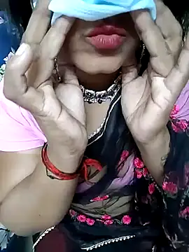 Snapshot of tamilmaha12 chatting on 09-28-25, 07:59 tamilmaha12 online show from 09-28-25, 07:59