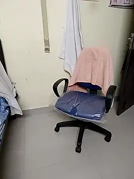 Snapshot of tamilmaha12 chatting on 10-11-25, 08:15 tamilmaha12 online show from 10-11-25, 08:15