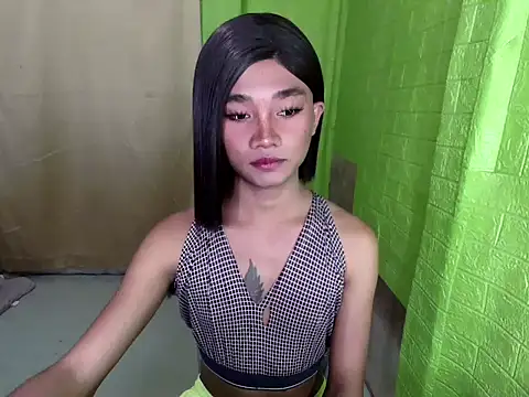 Petite HugeCock online show from 09-20-25, 12:32