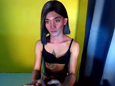 Petite HugeCock online show from 04-14-26, 09:36