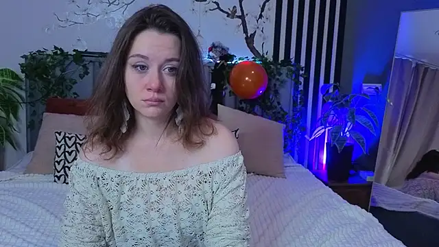 SkyHelen online show from 10-21-25, 04:56