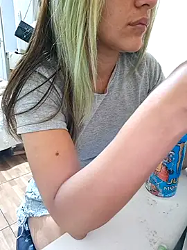 euahotmarii20 online show from 11-20-25, 05:24