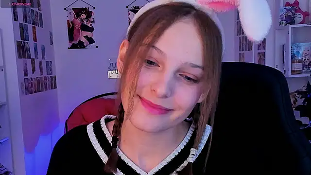 Snapshot of JenniferKiim chatting on 10-25-25, 02:44 JenniferKiim online show from 10-25-25, 02:44