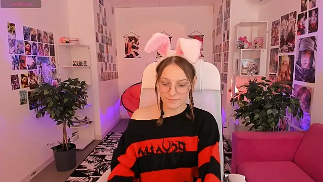 Snapshot of JenniferKiim chatting on 11-06-25, 08:07 JenniferKiim online show from 11-06-25, 08:07