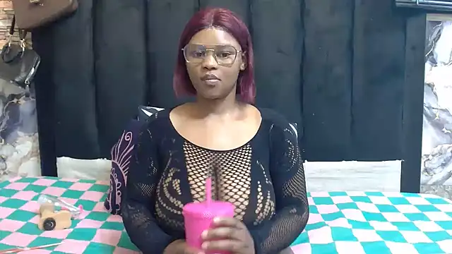 Snapshot of SexyBaddieXXX chatting on 06-11-26, 04:37 SexyBaddieXXX online show from 06-11-26, 04:37