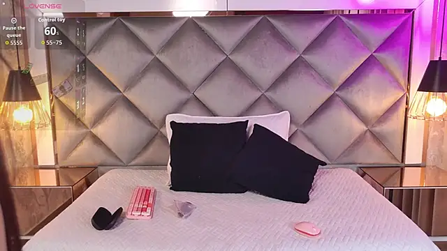 Snapshot of amy_greene chatting on 09-22-25, 11:49 amy greene online show from 09-22-25, 11:49