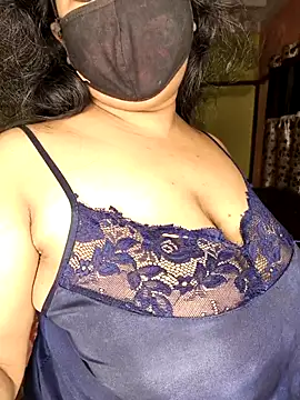 Smile-quien online show from 10-31-25, 03:25