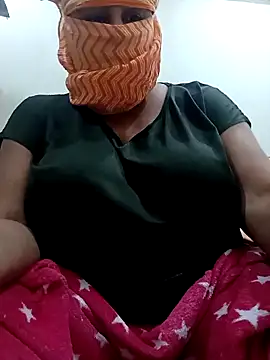 Snapshot of Rakhi_sawant143 chatting on 03-03-26, 03:35 Rakhi sawant143 online show from 03-03-26, 03:35