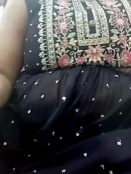 Snapshot of Rakhi_sawant143 chatting on 02-21-26, 03:47 Rakhi sawant143 online show from 02-21-26, 03:47