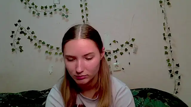  kikiclark   online show from 11-13-25, 08:57