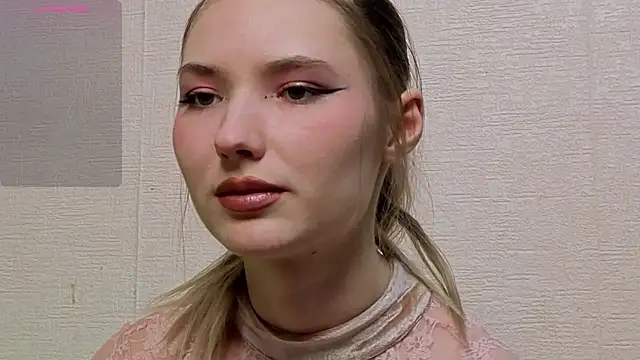 Snapshot of _kikiclark__ chatting on 05-03-26, 07:39 kikiclark online show from 05-03-26, 07:39