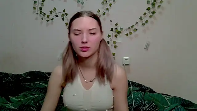  kikiclark   online show from 11-02-25, 09:09