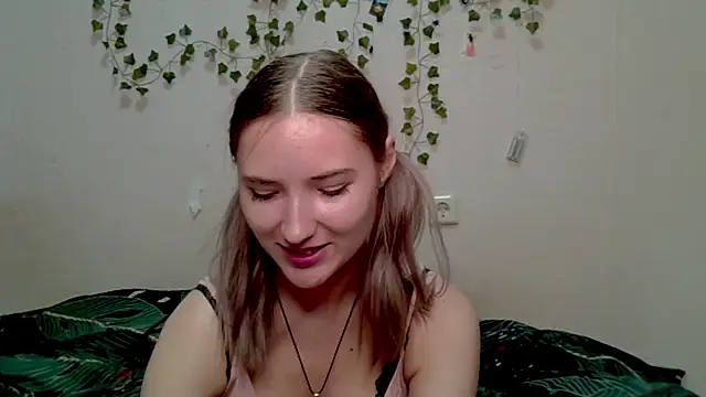  kikiclark   online show from 10-26-25, 04:40