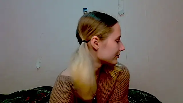 Snapshot of _kikiclark__ chatting on 10-08-25, 08:09 kikiclark online show from 10-08-25, 08:09